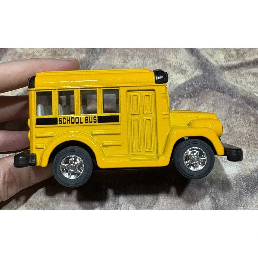 4” Pull Back Action School Bus 1:36 Scale. Near Mint. Operating Stop Sign 🛑